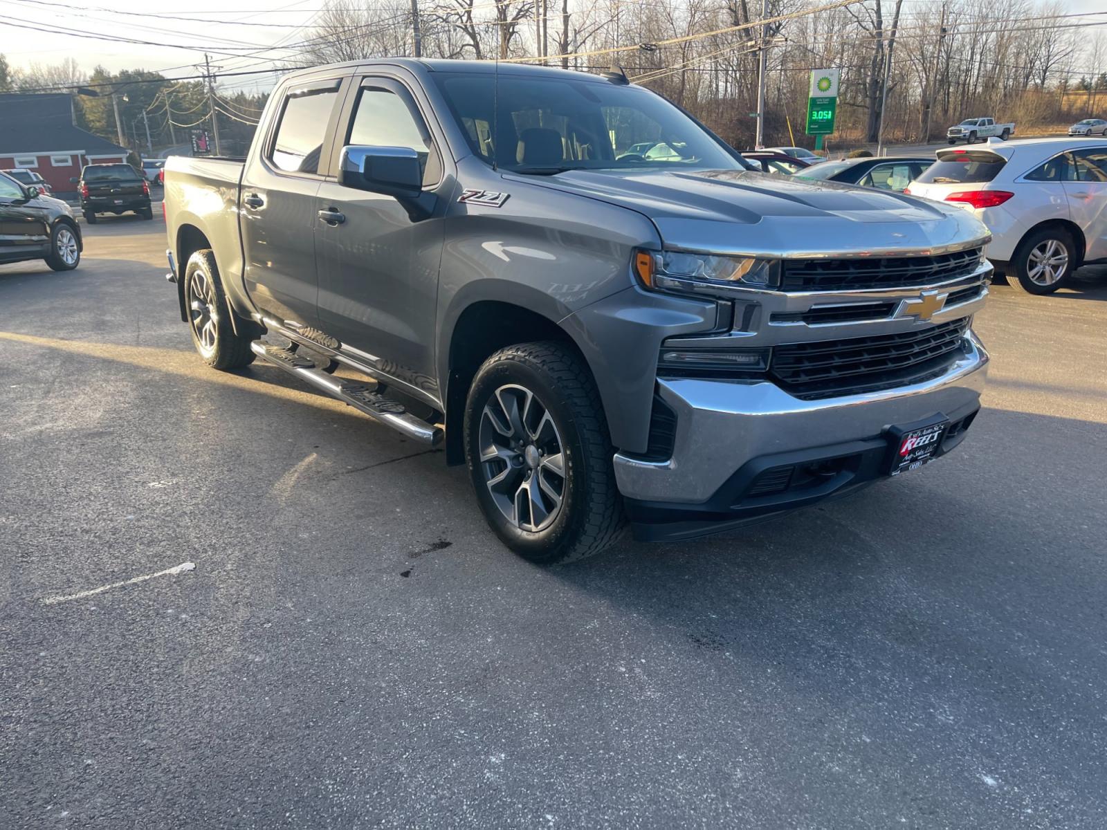 2020 Gray /Black Chevrolet Silverado 1500 LT Crew Cab 4WD (3GCUYDED4LG) with an 5.3L V8 OHV 16V engine, 8-Speed Automatic transmission, located at 11115 Chardon Rd. , Chardon, OH, 44024, (440) 214-9705, 41.580246, -81.241943 - This 2020 Chevrolet Silverado 1500 LT Crew Cab with the 5.3L V8 and an 8-speed automatic transmission, equipped with the Z71 package and All Star Edition, offers a compelling mix of power, off-road capability, and comfort. The addition of LED headlights enhances visibility in all conditions, while t - Photo #2